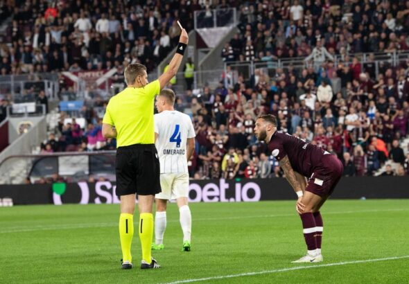 โดนใบเหลือง