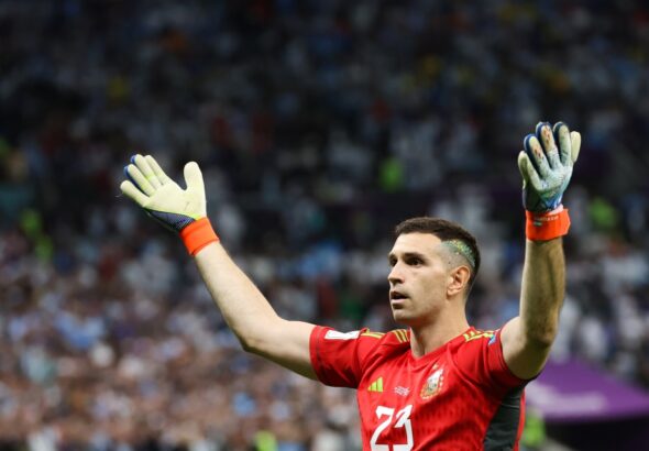 มาร์ติเนซด่าคู่แข่ง