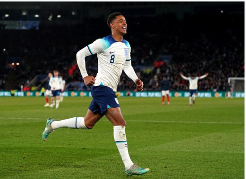 ยกย่องซาก้า